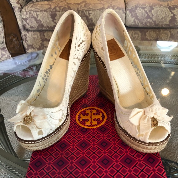 Authentic Tory Burch Lace Wedge - Picture 1 of 5